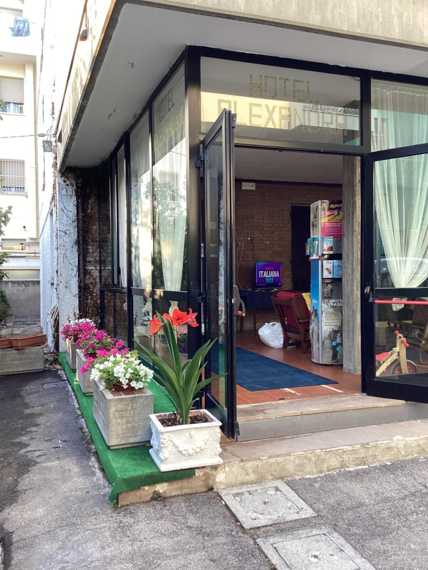 Hotel Villa Alexandra ベラーリア・イジェア・マリーナ エクステリア 写真
